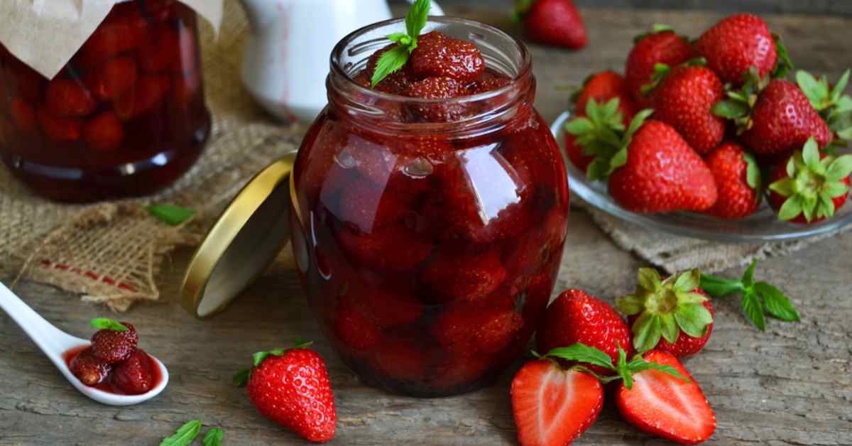 Layers of Fruits Sponge and Custard Cookie Jam
